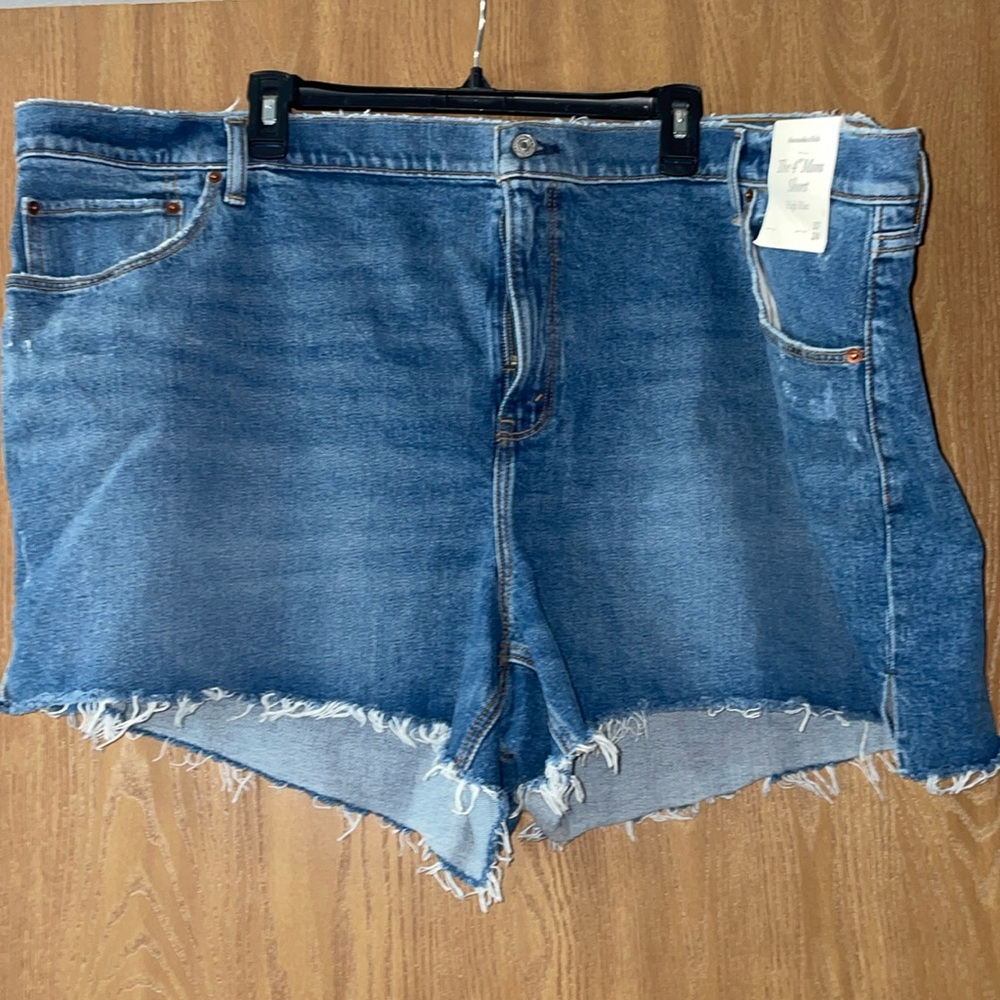 NWT Abercrombie Mom short